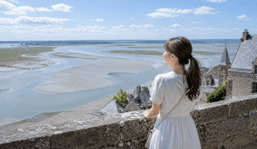 The streetscape of Mont-Saint-Michel and the spectacular view from the observation deck.